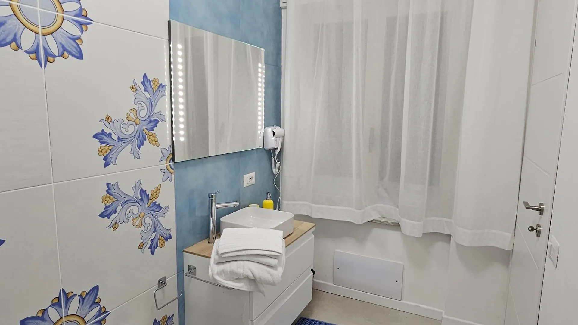 بيت ضيافة Erminia Suite نابولي إيطاليا