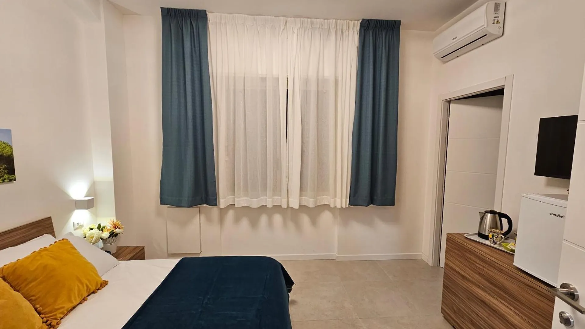 Erminia Suite نابولي 0*,