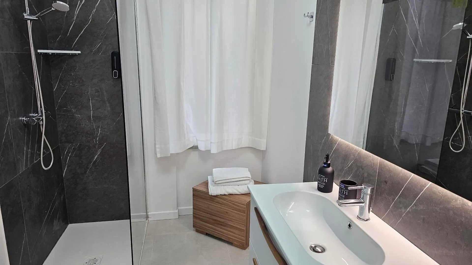 Erminia Suite Naples Guest house