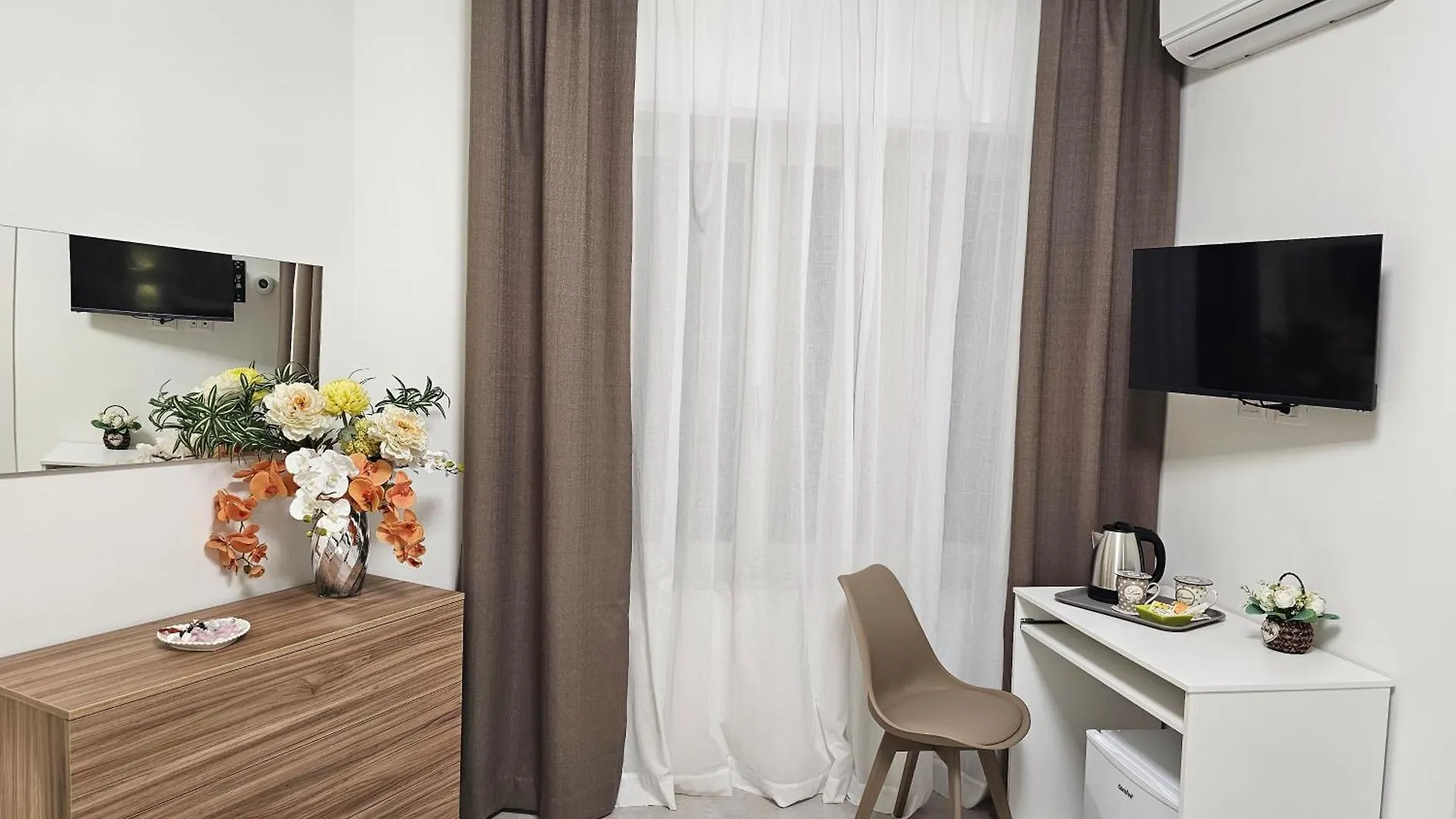 Erminia Suite Naples 0*,  Italy